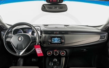 Alfa Romeo Giulietta, 2014 год, 1 370 000 рублей, 14 фотография