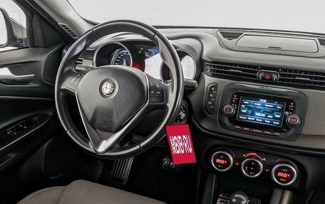 Alfa Romeo Giulietta, 2014 год, 1 370 000 рублей, 26 фотография