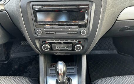 Volkswagen Jetta VI, 2012 год, 928 000 рублей, 13 фотография