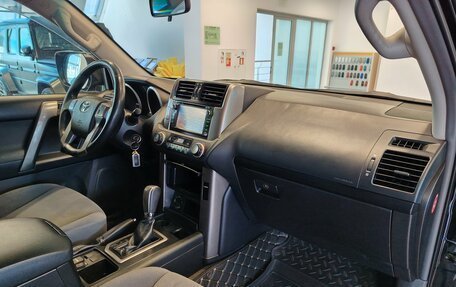 Toyota Land Cruiser Prado 150 рестайлинг 2, 2013 год, 2 649 000 рублей, 6 фотография