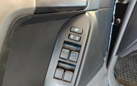 Toyota Land Cruiser Prado 150 рестайлинг 2, 2013 год, 2 649 000 рублей, 17 фотография