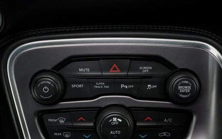 Dodge Challenger III рестайлинг 2, 2021 год, 6 899 000 рублей, 11 фотография