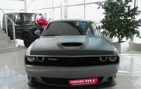 Dodge Challenger III рестайлинг 2, 2021 год, 6 899 000 рублей, 2 фотография