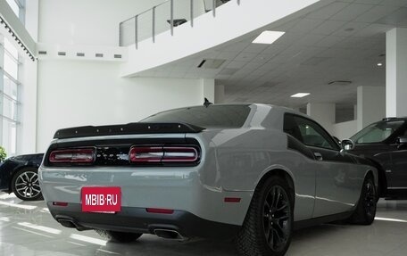 Dodge Challenger III рестайлинг 2, 2021 год, 6 899 000 рублей, 3 фотография