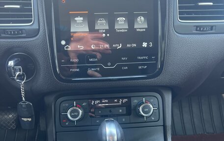 Volkswagen Touareg III, 2011 год, 1 850 000 рублей, 16 фотография