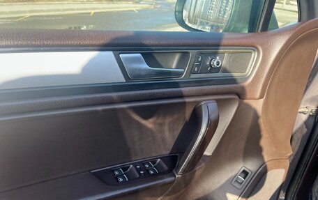 Volkswagen Touareg III, 2011 год, 1 850 000 рублей, 20 фотография