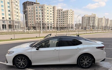 Toyota Camry, 2021 год, 3 100 000 рублей, 4 фотография