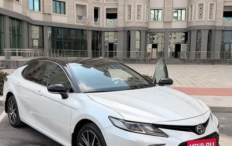 Toyota Camry, 2021 год, 3 100 000 рублей, 10 фотография