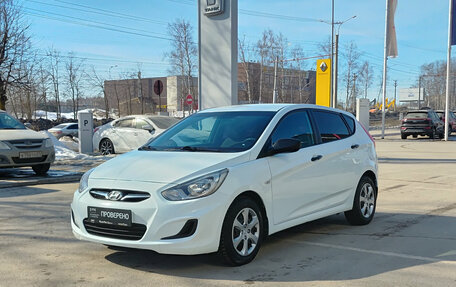 Hyundai Solaris II рестайлинг, 2012 год, 800 000 рублей, 1 фотография