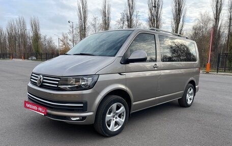 Volkswagen Caravelle T6 рестайлинг, 2015 год, 2 650 000 рублей, 3 фотография