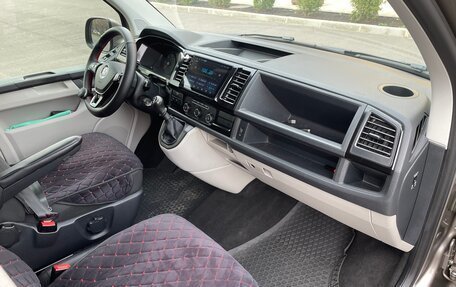 Volkswagen Caravelle T6 рестайлинг, 2015 год, 2 650 000 рублей, 15 фотография