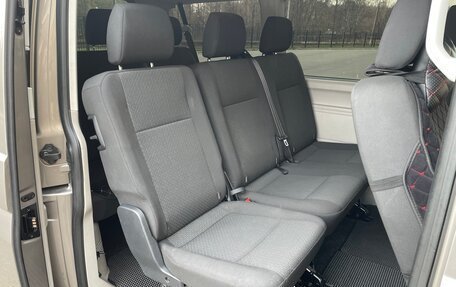 Volkswagen Caravelle T6 рестайлинг, 2015 год, 2 650 000 рублей, 20 фотография