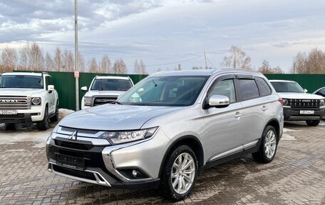 Mitsubishi Outlander III рестайлинг 3, 2021 год, 2 620 000 рублей, 2 фотография