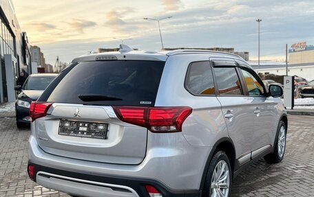 Mitsubishi Outlander III рестайлинг 3, 2021 год, 2 620 000 рублей, 4 фотография