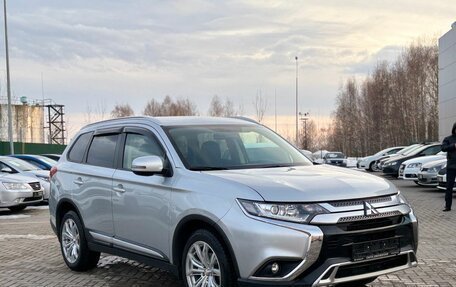 Mitsubishi Outlander III рестайлинг 3, 2021 год, 2 620 000 рублей, 3 фотография