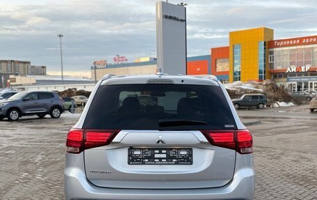 Mitsubishi Outlander III рестайлинг 3, 2021 год, 2 620 000 рублей, 5 фотография