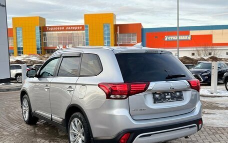 Mitsubishi Outlander III рестайлинг 3, 2021 год, 2 620 000 рублей, 6 фотография