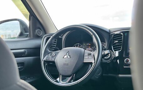 Mitsubishi Outlander III рестайлинг 3, 2021 год, 2 620 000 рублей, 13 фотография