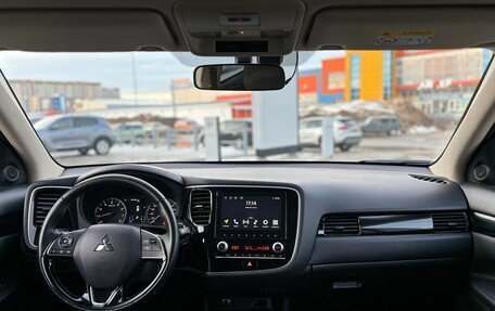 Mitsubishi Outlander III рестайлинг 3, 2021 год, 2 620 000 рублей, 11 фотография