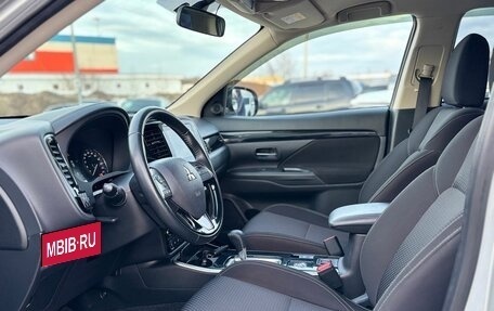 Mitsubishi Outlander III рестайлинг 3, 2021 год, 2 620 000 рублей, 10 фотография