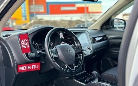 Mitsubishi Outlander III рестайлинг 3, 2021 год, 2 620 000 рублей, 8 фотография