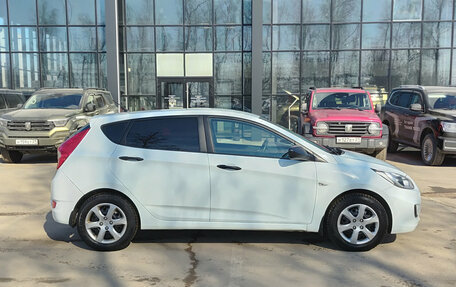 Hyundai Solaris II рестайлинг, 2012 год, 800 000 рублей, 5 фотография