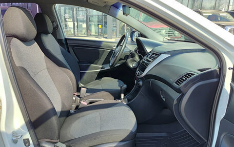 Hyundai Solaris II рестайлинг, 2012 год, 800 000 рублей, 13 фотография