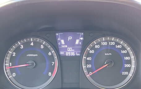 Hyundai Solaris II рестайлинг, 2012 год, 800 000 рублей, 16 фотография