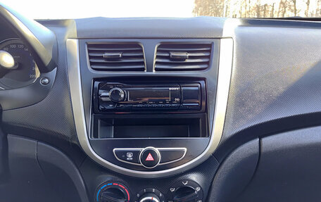 Hyundai Solaris II рестайлинг, 2012 год, 800 000 рублей, 18 фотография