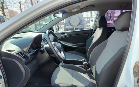 Hyundai Solaris II рестайлинг, 2012 год, 800 000 рублей, 20 фотография