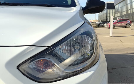 Hyundai Solaris II рестайлинг, 2012 год, 800 000 рублей, 21 фотография