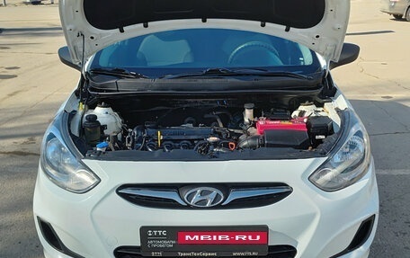 Hyundai Solaris II рестайлинг, 2012 год, 800 000 рублей, 11 фотография