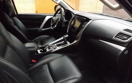 Mitsubishi Pajero Sport III рестайлинг, 2019 год, 3 130 000 рублей, 10 фотография