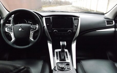 Mitsubishi Pajero Sport III рестайлинг, 2019 год, 3 130 000 рублей, 8 фотография