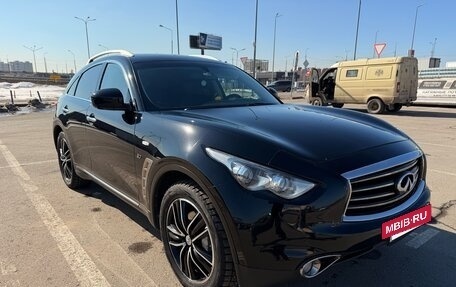 Infiniti QX70, 2016 год, 2 499 999 рублей, 4 фотография