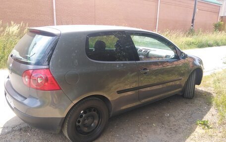 Volkswagen Golf V, 2004 год, 500 000 рублей, 1 фотография