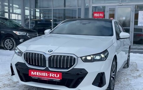 BMW 5 серия, 2023 год, 6 690 000 рублей, 2 фотография