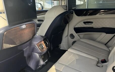 Bentley Bentayga I, 2023 год, 27 000 000 рублей, 2 фотография