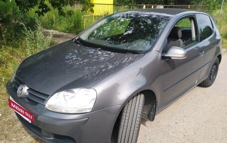 Volkswagen Golf V, 2004 год, 500 000 рублей, 2 фотография