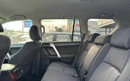 Toyota Land Cruiser Prado 150 рестайлинг 2, 2016 год, 3 700 000 рублей, 15 фотография