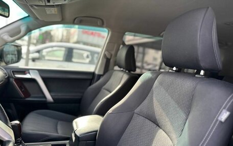 Toyota Land Cruiser Prado 150 рестайлинг 2, 2016 год, 3 700 000 рублей, 14 фотография