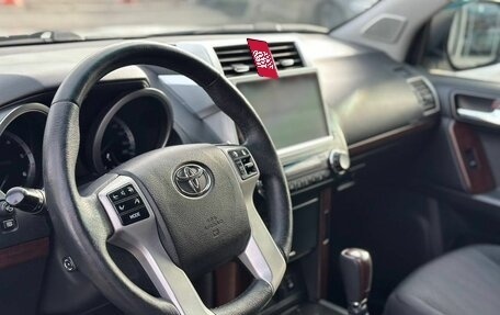 Toyota Land Cruiser Prado 150 рестайлинг 2, 2016 год, 3 700 000 рублей, 10 фотография