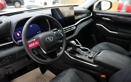 Toyota Highlander, 2025 год, 6 000 000 рублей, 16 фотография