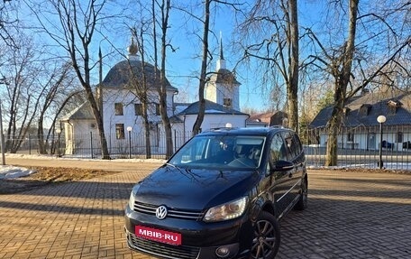 Volkswagen Touran III, 2011 год, 790 000 рублей, 1 фотография