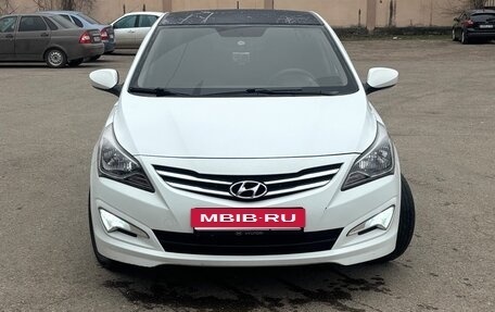 Hyundai Solaris II рестайлинг, 2015 год, 1 150 000 рублей, 2 фотография