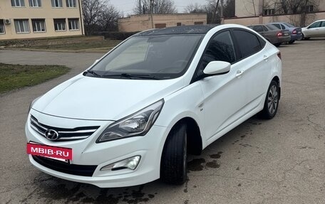 Hyundai Solaris II рестайлинг, 2015 год, 1 150 000 рублей, 3 фотография