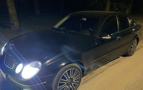 Mercedes-Benz E-Класс, 2004 год, 1 090 000 рублей, 3 фотография