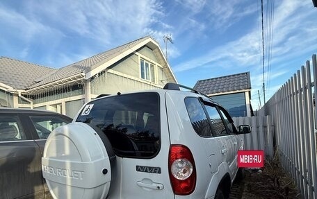 Chevrolet Niva I рестайлинг, 2018 год, 680 000 рублей, 3 фотография