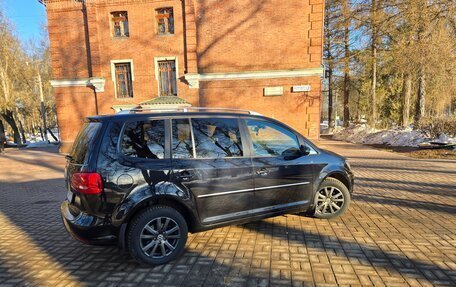 Volkswagen Touran III, 2011 год, 790 000 рублей, 3 фотография