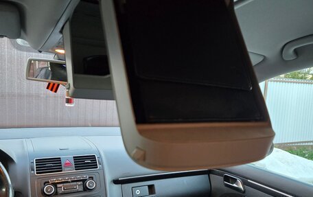 Volkswagen Touran III, 2011 год, 790 000 рублей, 24 фотография